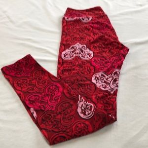 LulaRoe Valentines leggings in OS. Fits approximately 8-14.